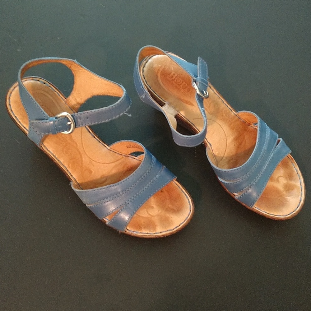 Born sandals